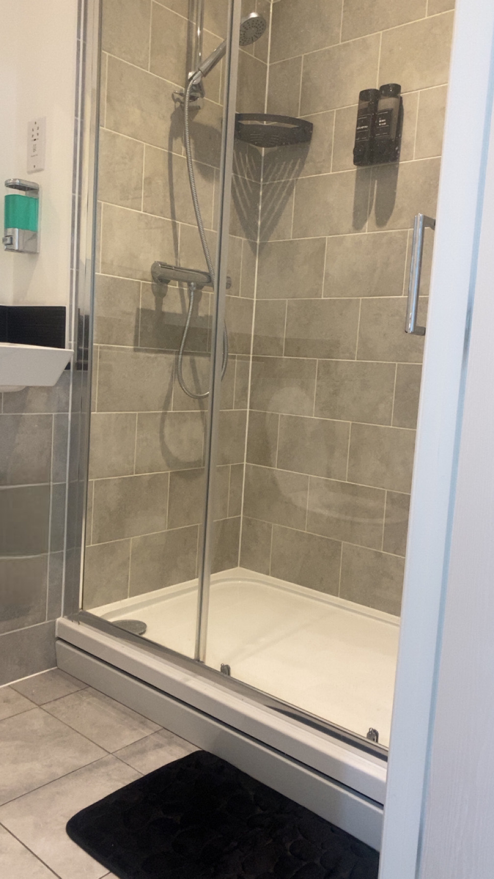 E50B1E60-F40D-4C71-A61E-5B49CB85D69F E50B1E60-F40D-4C71-A61E-5B49CB85D69F